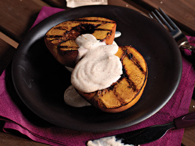 Grilled Peaches with Cinnamon Sauce